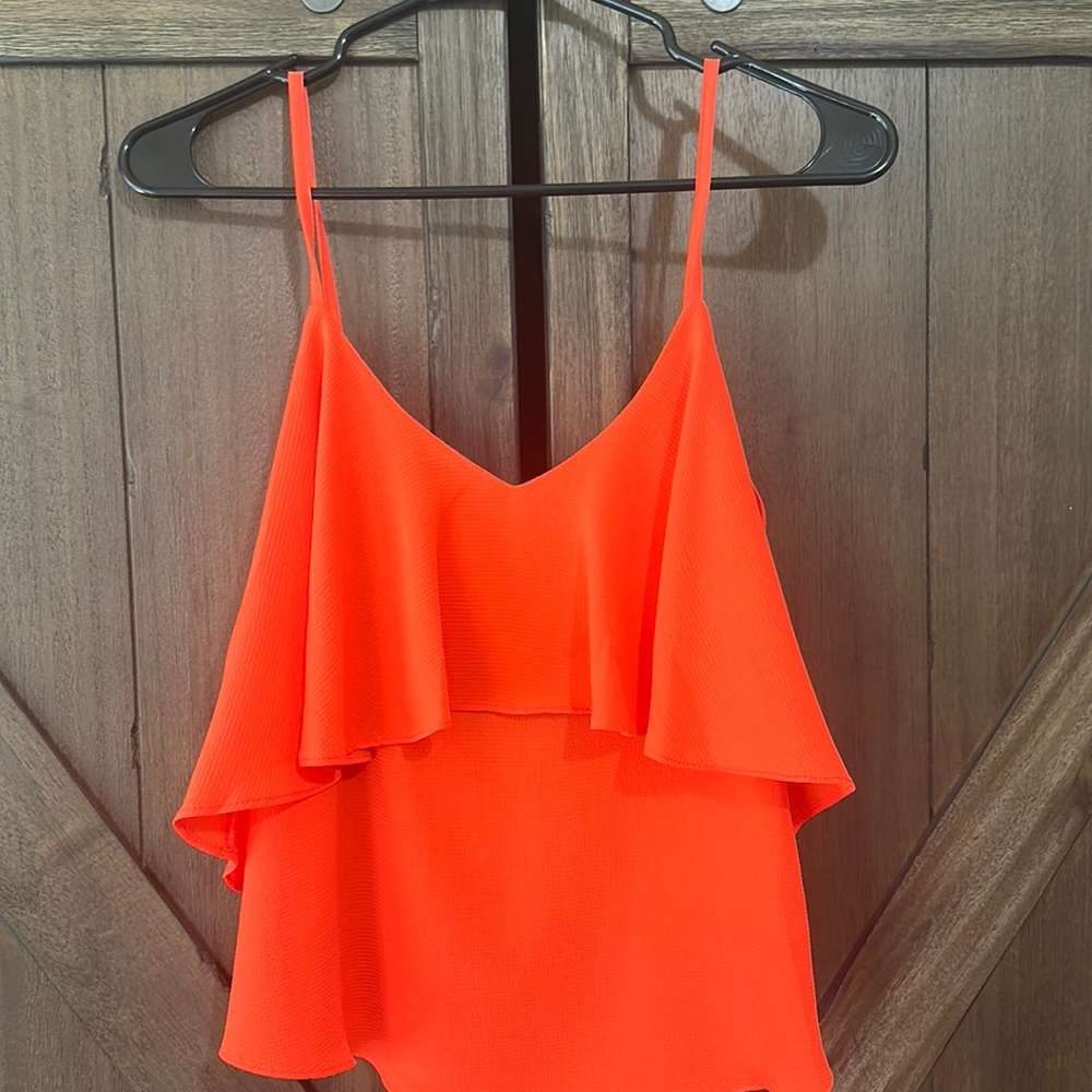 Bright lowcut back shirt!
